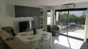 Appartement de standing avec belle terrasse 100m plages