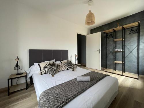 Appartement dernier étage, balcon, parking gratuit !