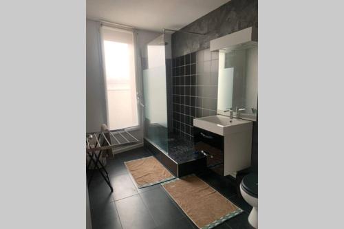 Appartement dernier étage, balcon, parking gratuit !