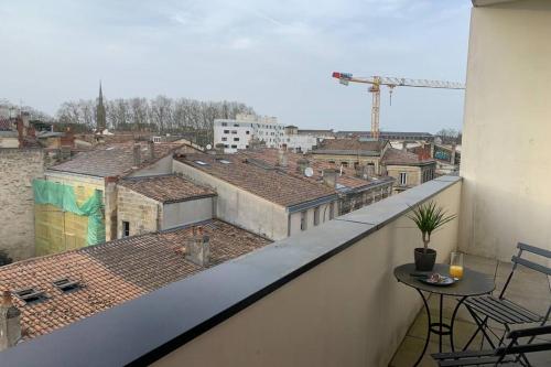 Appartement dernier étage, balcon, parking gratuit !
