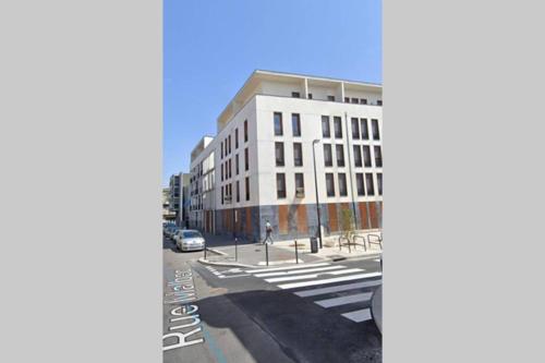 Appartement dernier étage, balcon, parking gratuit !