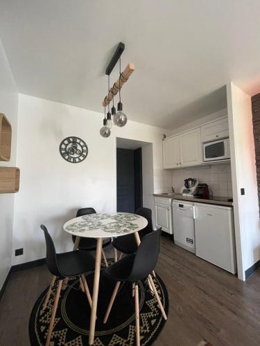 Appartement Design 4 personnes Deauville , parking,piscine privée