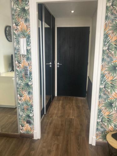APPARTEMENT DESIGN AU CENTRE AVEC BALCON