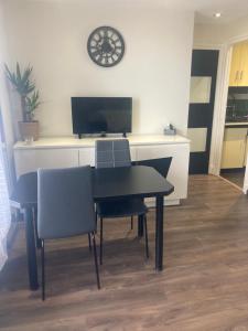 APPARTEMENT DESIGN AU CENTRE AVEC BALCON