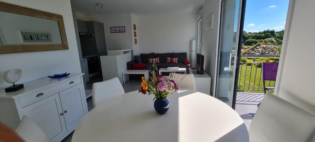 Appartement Appartement devant la plage avec piscine 36 Rue des Sables Blancs 29900 Concarneau