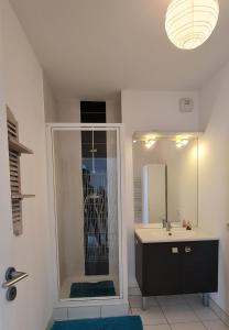 Appartement devant la plage avec piscine
