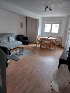 Appartement duplex climatisé 70m2 avec box privé en plein centre ville