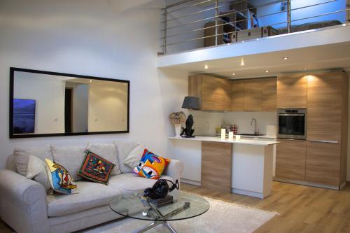 Appartement Duplex coeur vieil Antibes Old city Marché provencal