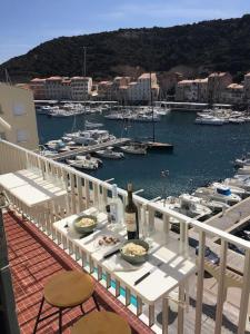 Appartement Appartement duplex plein sud sur le port de Bonifacio quai nord bonifacio 20169 Bonifacio Corse