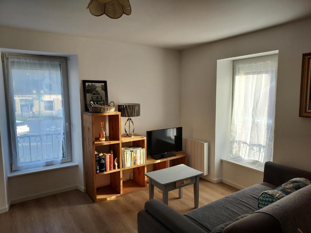 Appartement Duplex très lumineux en centre ville 2 Place des Halles, 35150 Janzé