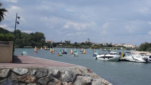 Appartement En Bord De Mer Avec Piscine