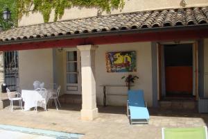 Appartement en bordure de piscine dans un domaine clos et paisible
