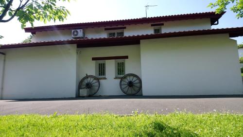 Appartement en rez de chaussee de maison