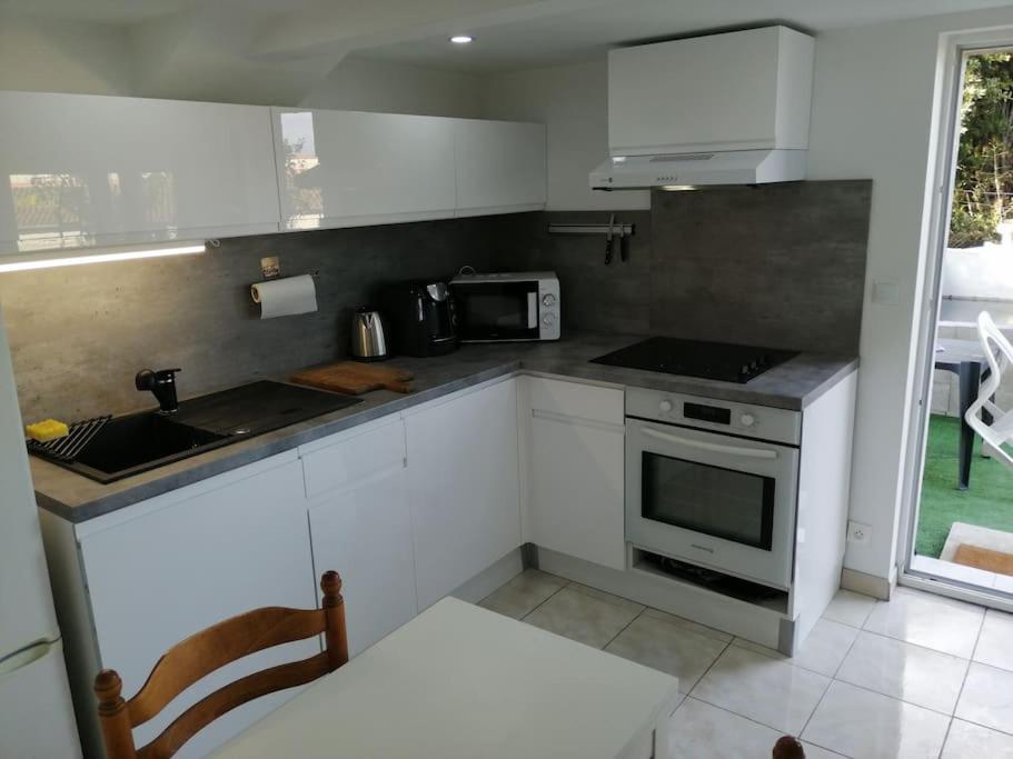 Appartement en rez de jardin avec parking gratuit 232 Avenue de Provence villa aurore, 06140 Vence