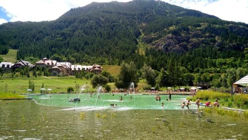 Appartement en rez de jardin et parking privatifs près des pistes