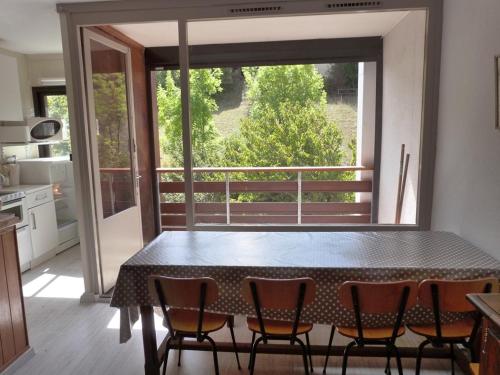 Appartement Enchastrayes, 2 pièces, 6 personnes - FR-1-691-7
