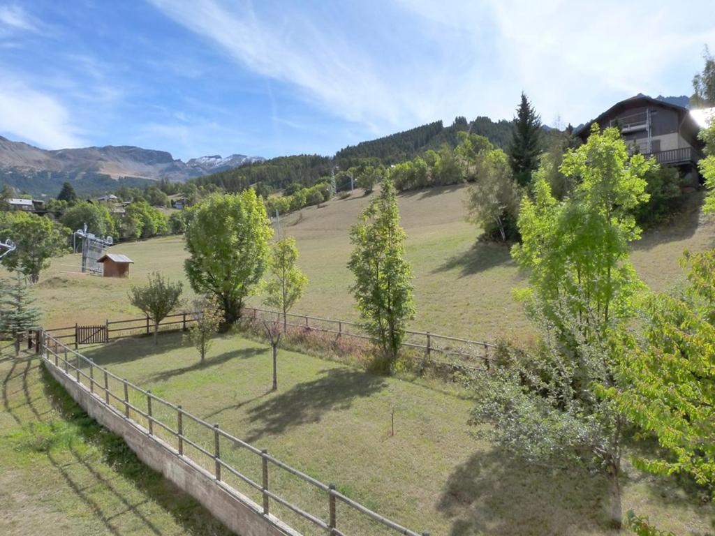 Appartement Appartement Enchastrayes, 2 pièces, 6 personnes - FR-1-691-7 Immeuble CBU n° 339 04400 Enchastrayes