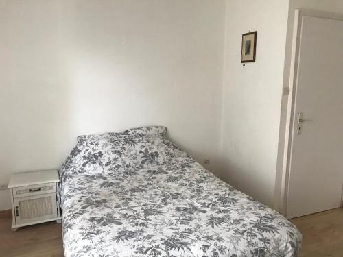Appartement entier 30 m2, Tramway Saint-Florent, parking privé gratuit