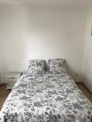 Appartement entier 30 m2, Tramway Saint-Florent, parking privé gratuit