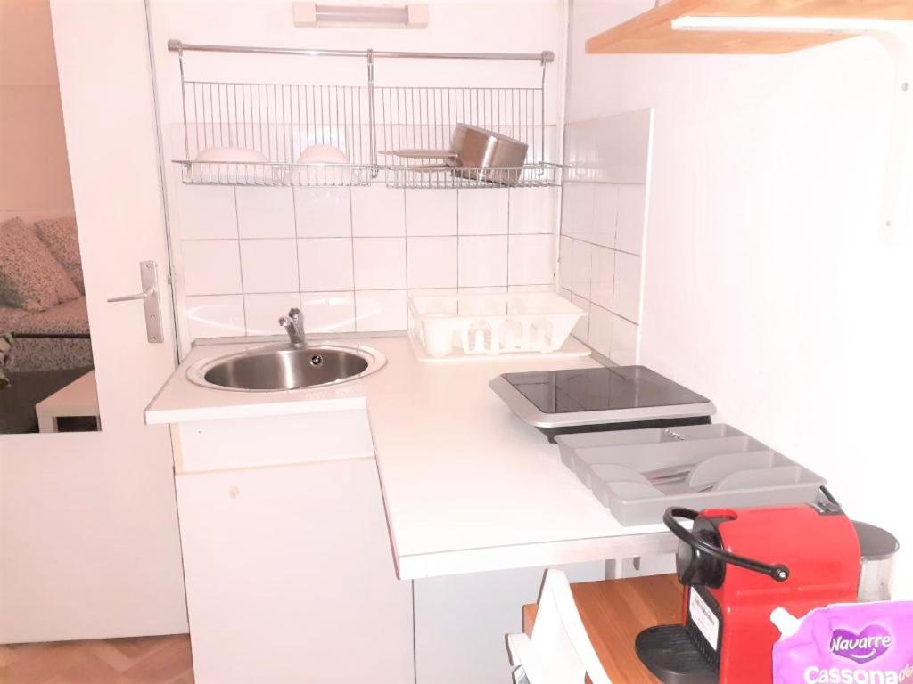 APPARTEMENT ENTIER AVEC BALCON A PARIS PLEIN SUD. 3 Rue Neuve des Boulets, 75011 Paris