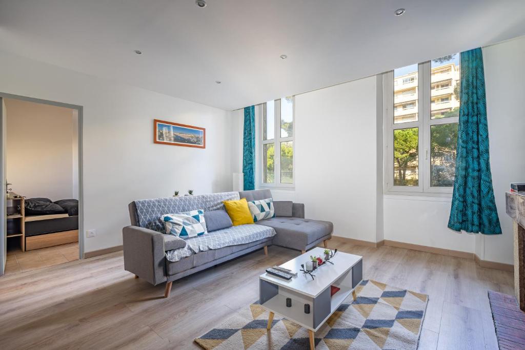 Appartement entier: calme, spacieux, 2 chambres. 2ème étage 34 Rue Lautard, 13003 Marseille