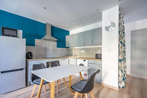Appartement entier: calme, spacieux, 2 chambres.