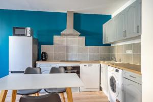 Appartement entier: calme, spacieux, 2 chambres.