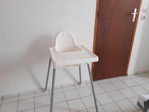 APPARTEMENT ENTIER GRAND 2 PIECES PROCHE DE PARIS.