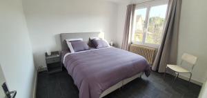 Appartement entier indépendant au dessus de villa, poêle à bois tres chaleureux , wi fi parking gratuit proche plage et centre ville