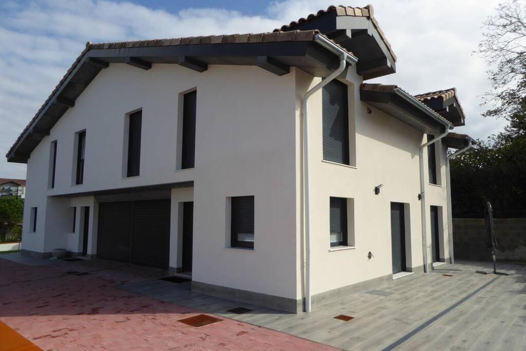 APPARTEMENT ENTIER PROCHE VOLTAIRE ET NATION.