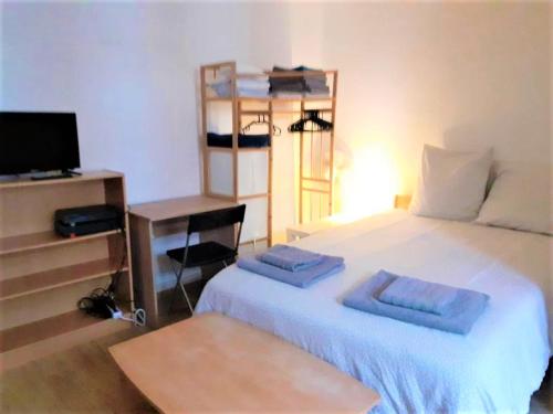 APPARTEMENT ENTIER PROCHE VOLTAIRE ET NATION.