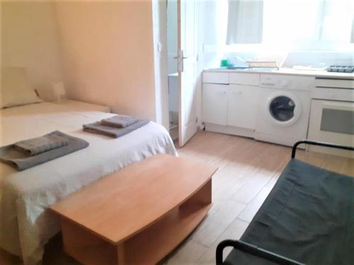 APPARTEMENT ENTIER PROCHE VOLTAIRE ET NATION.