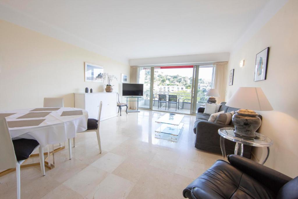 Appartement entièrement équipé de 105 m2 avec vue mer et collines 42 Boulevard Montfleury, 06400 Cannes