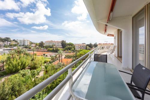 Appartement entièrement équipé de 105 m2 avec vue mer et collines