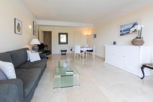 Appartement entièrement équipé de 105 m2 avec vue mer et collines