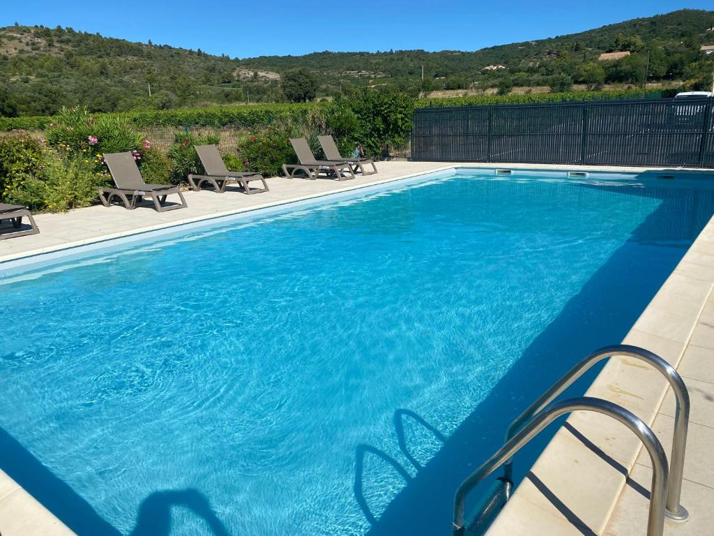 Appartement entre lac et mer avec piscine 5 Rue du Terras, 34800 Péret