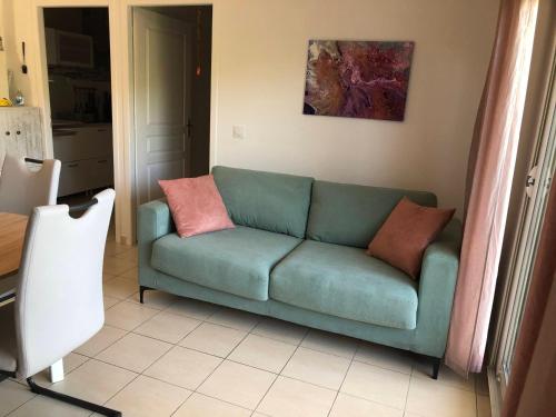 Appartement entre lac et mer avec piscine