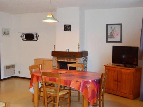 Appartement Esquièze-Sère, 4 pièces, 7 personnes - FR-1-402-73