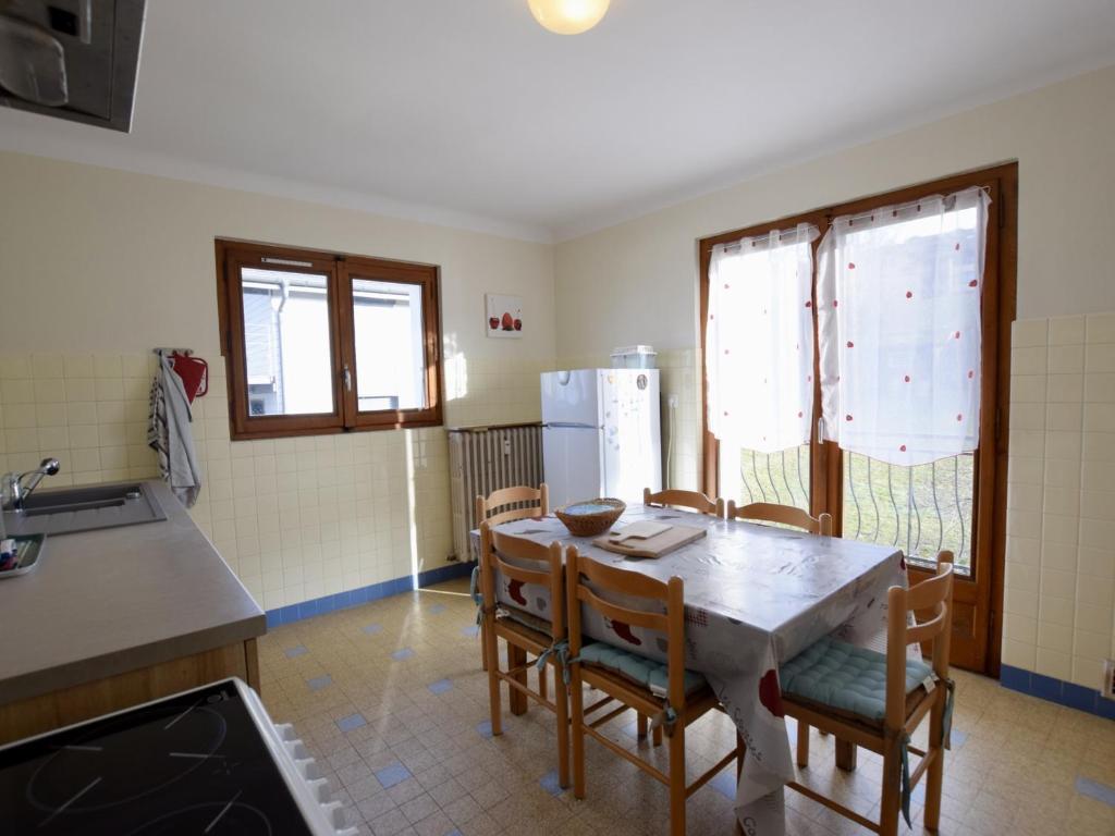 Appartement Évian-les-Bains, 3 pièces, 5 personnes - FR-1-498-4 8 Nouvelle Route du Stade, 74500 Évian-les-Bains