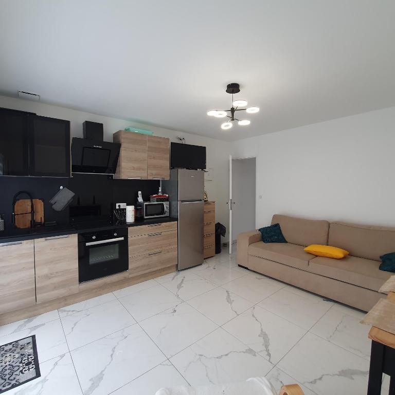 Appartement Appartement EVR!CA - 1 place parking gratuit 14 Rue du Père XIV 85300 Le Perrier