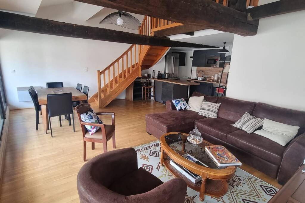 Appartement Appartement exceptionnel 4 étoiles hyper centre Albi 65 m2 au 4ème étage sans ascenseur avec une tour du 12ème siècle 10 Rue de Fargues 81000 Albi