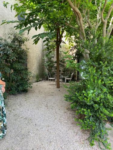 Appartement eygalieres avec petit jardin
