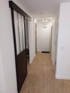 Appartement F2 de Standing avec terrasse et jardin privatif Aux Portes de Paris (M13)