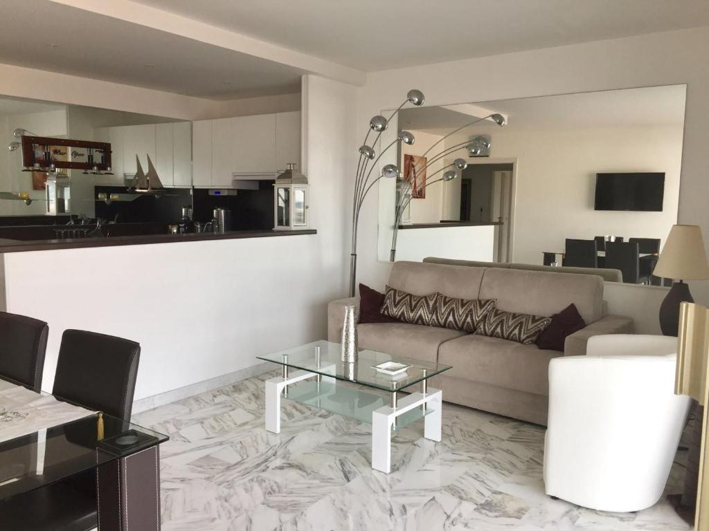 Appartement F3 vue mer et croisette 6 ème étage 16 Rue des Suisses, 06400 Cannes