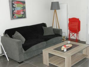 APPARTEMENT FACE au PORT et à L'OCEAN SAINT GILLES CROIX DE VIE WIFI BALCON PARKING PRIVE COUVERT