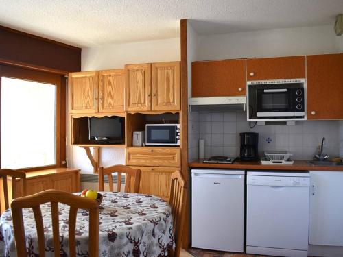 Appartement Font-Romeu-Odeillo-Via, 1 pièce, 4 personnes - FR-1-580-63