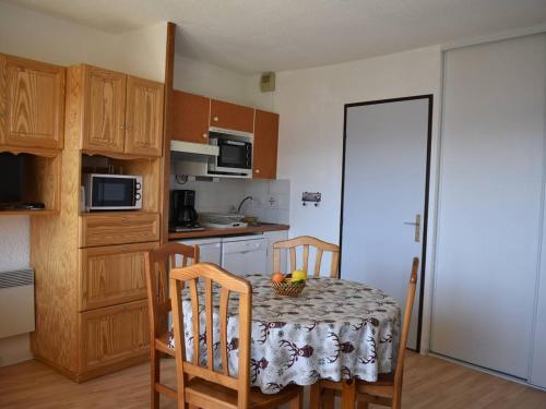 Appartement Font-Romeu-Odeillo-Via, 1 pièce, 4 personnes - FR-1-580-63