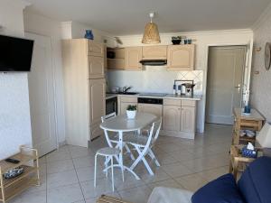 Appartement Appartement Fort-Mahon-Plage, 2 pièces, 4 personnes - FR-1-482-109 Boulevard Maritime Nord 80120 Fort-Mahon-Plage Picardie