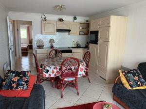 Appartement Appartement Fort-Mahon-Plage, 3 pièces, 4 personnes - FR-1-482-106 40 boulevard maritime nord 80120 Fort-Mahon-Plage Picardie