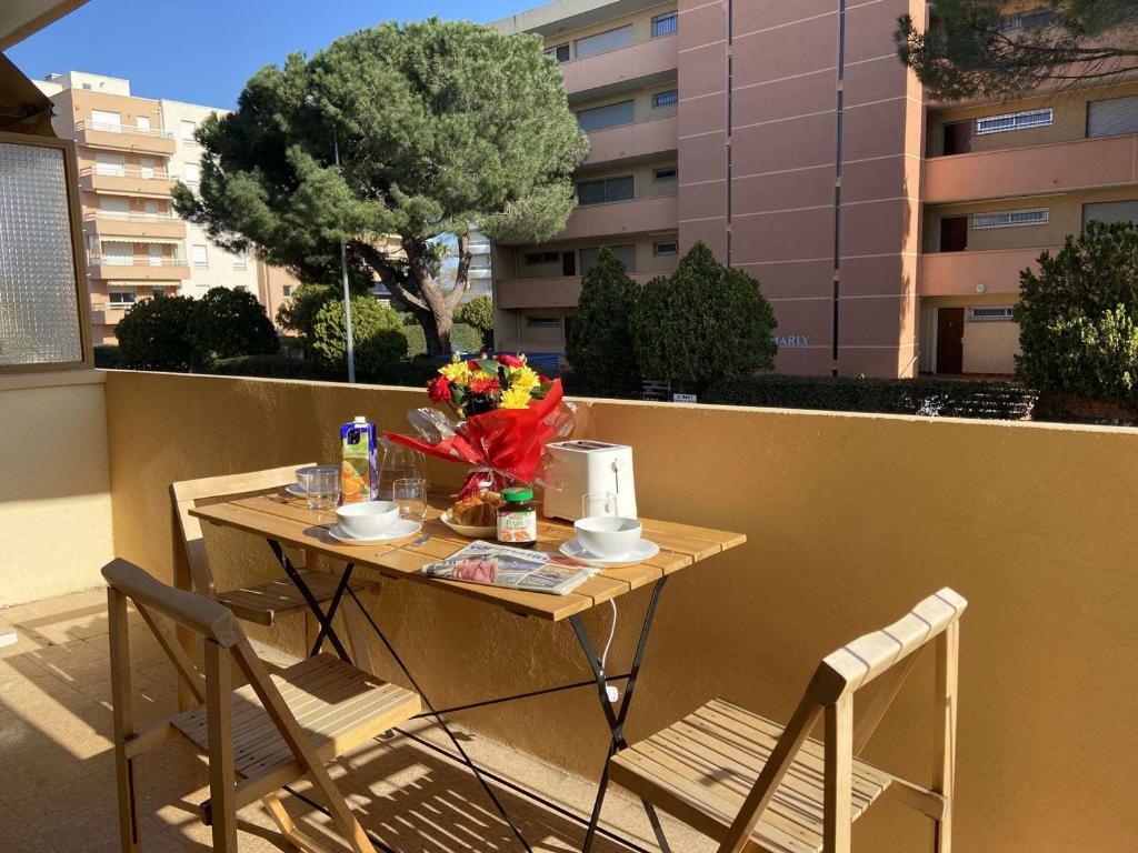 Appartement Appartement Fréjus, 1 pièce, 2 personnes - FR-1-226A-69 APPT 16 1IER ETAGE 121 RUE NOEL GARNIER 83600 Fréjus